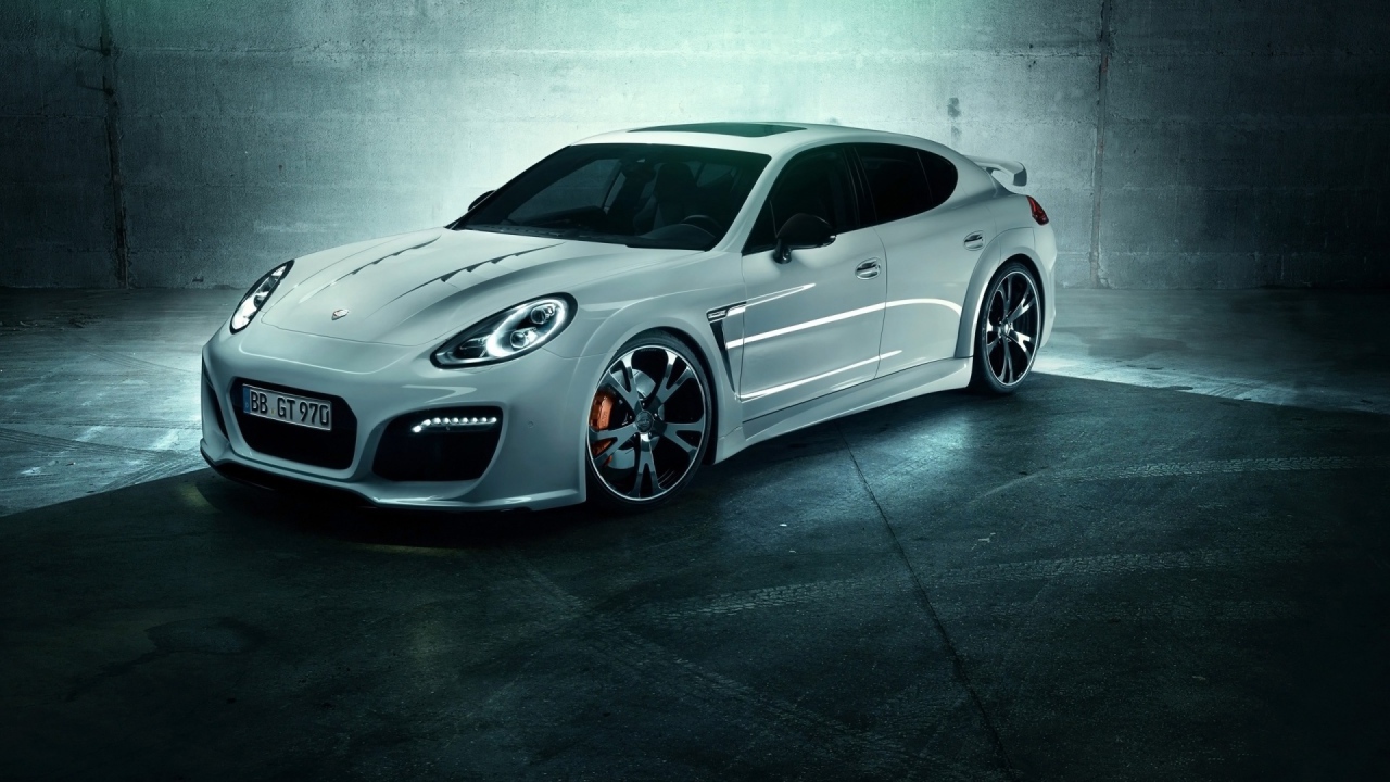 Белый Porsche Panamera Turbo S 2014