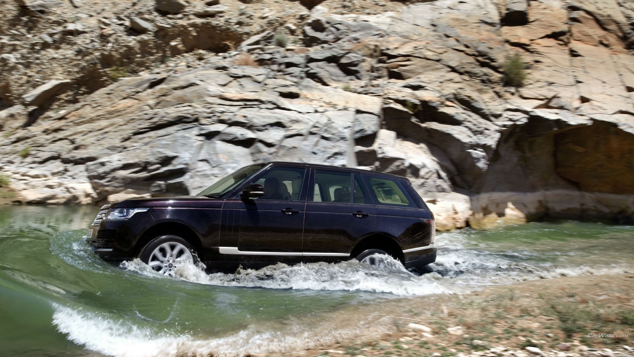 Randge Rover в воде