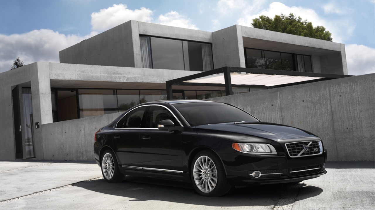 Черный Volvo S80