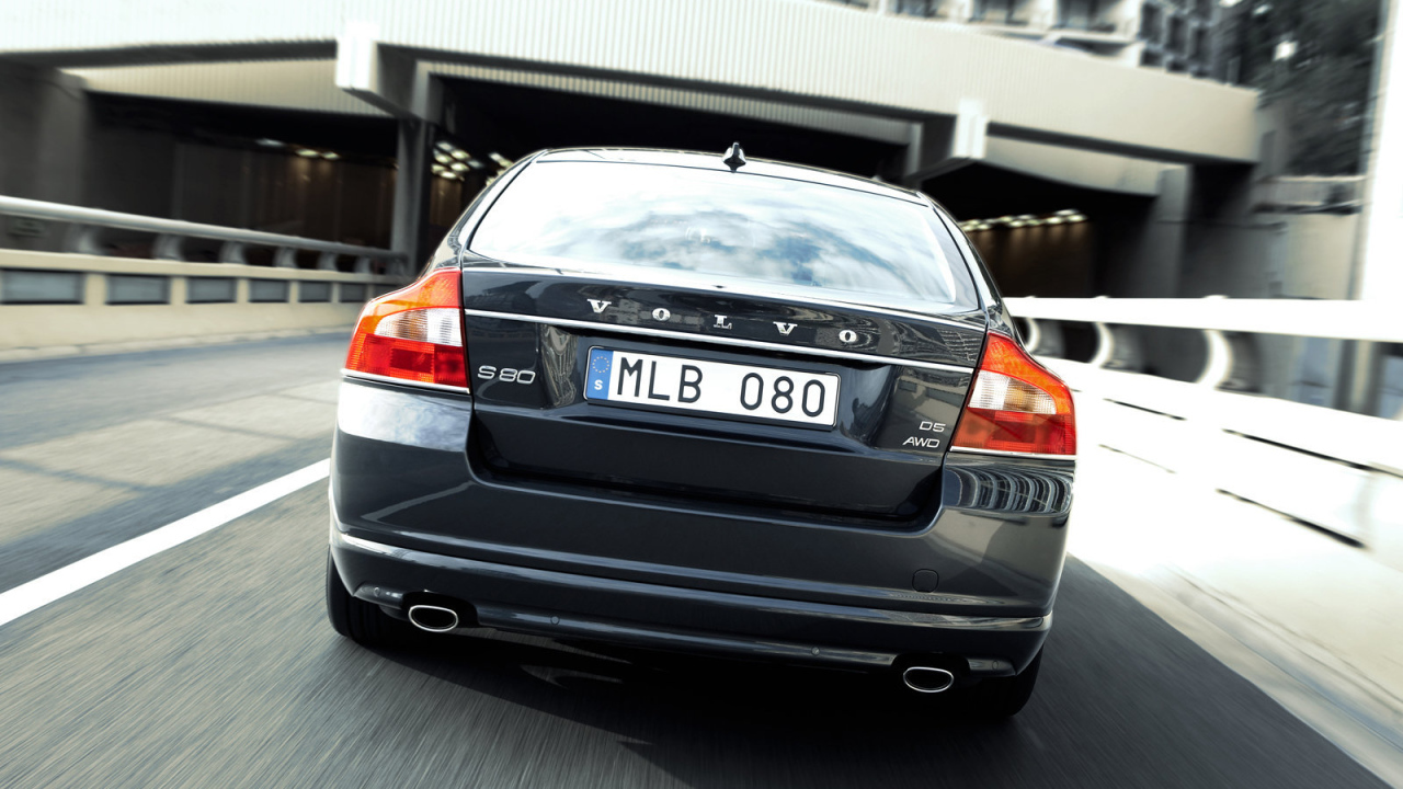  Volvo S80 сзади