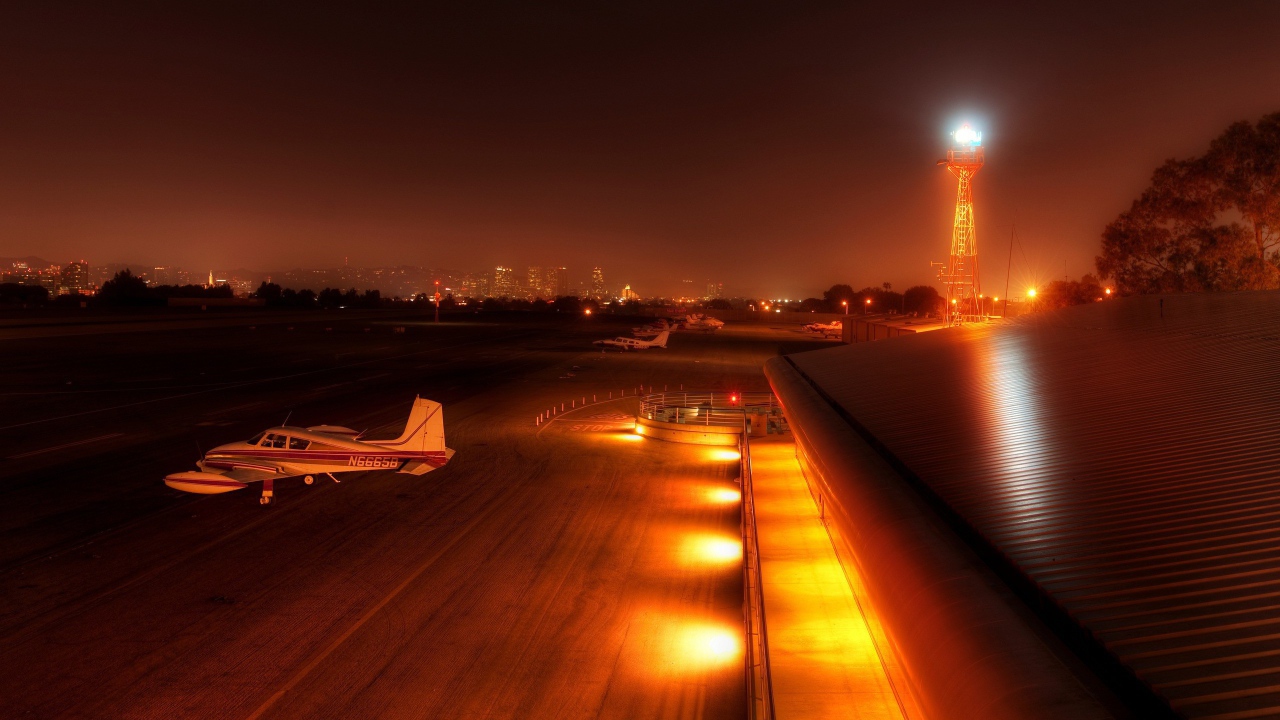 Ночной аэропорт