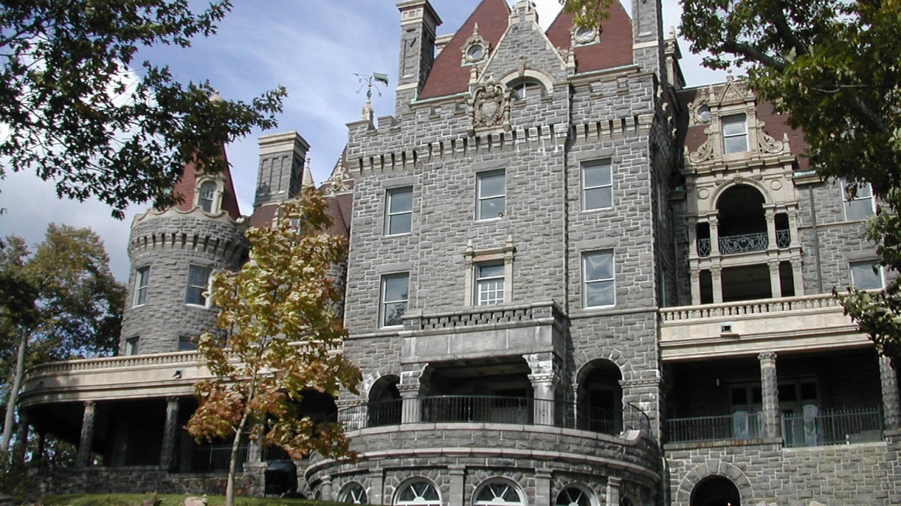 Замок с башнями