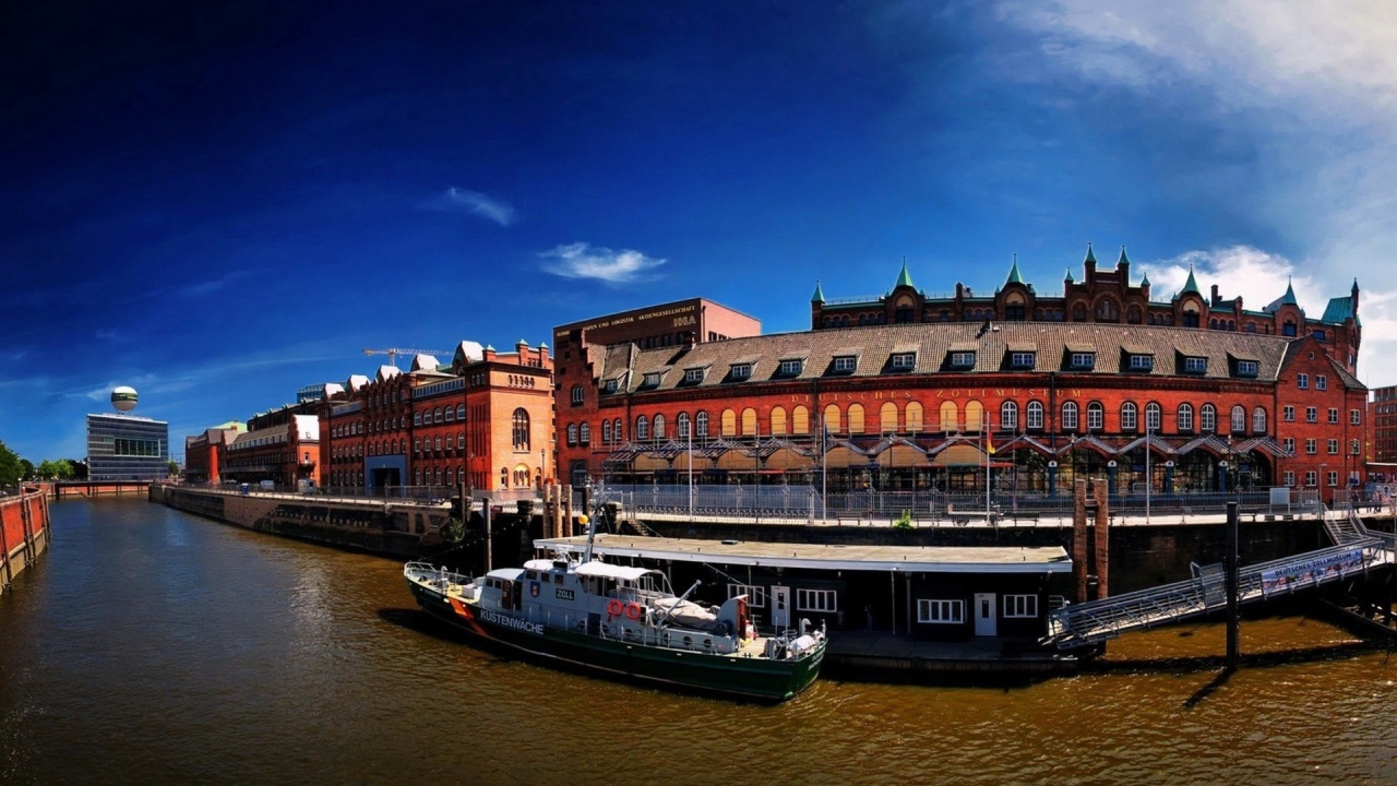  Катер у Городского причала