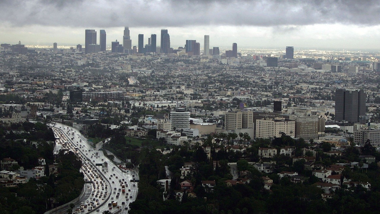 Городской пейзаж дождливым днем