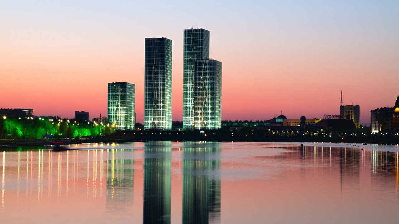 Небоскребы у воды