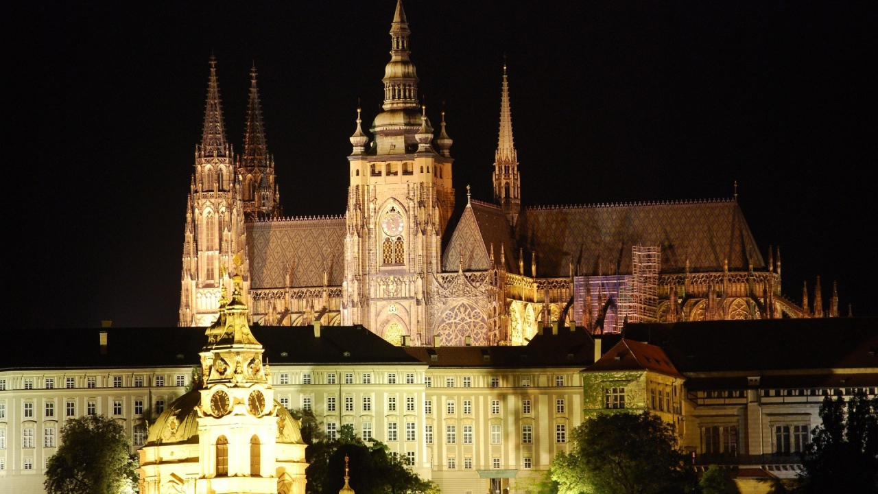 Архитектурный ансамбль с часами