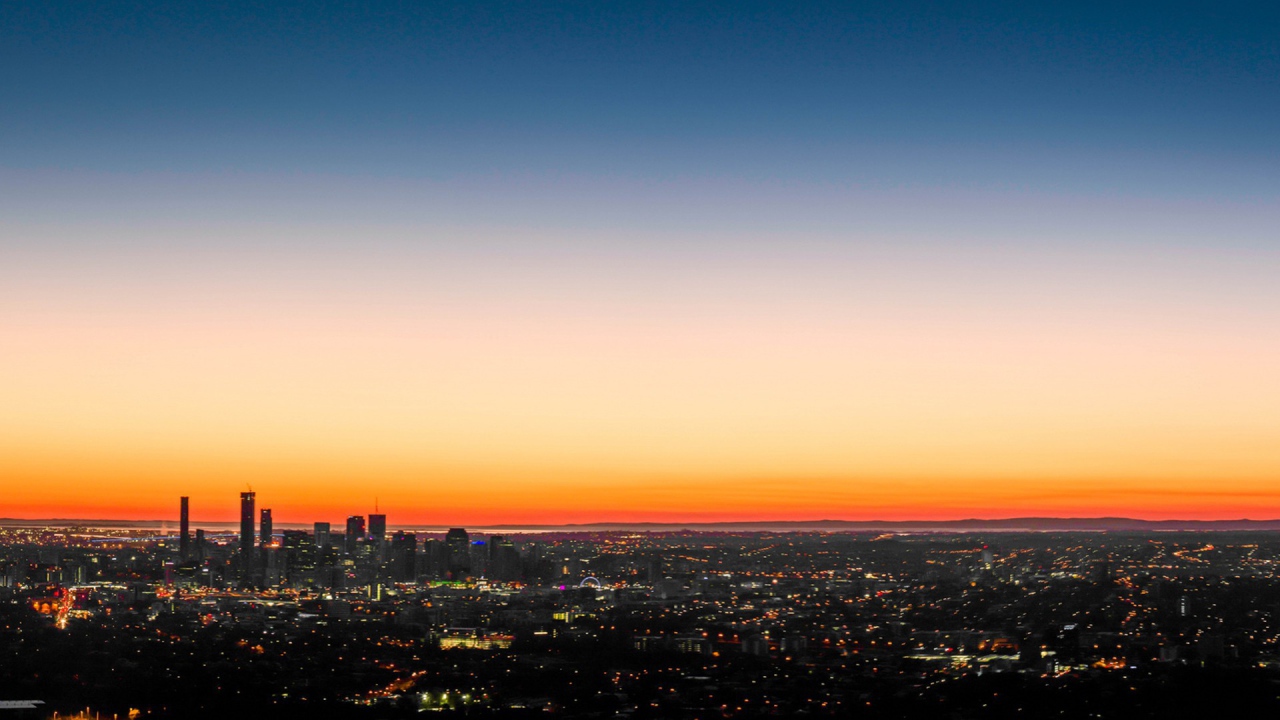 Городской пейзаж на закате