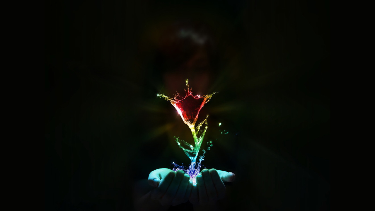 Водяной цветок в руках