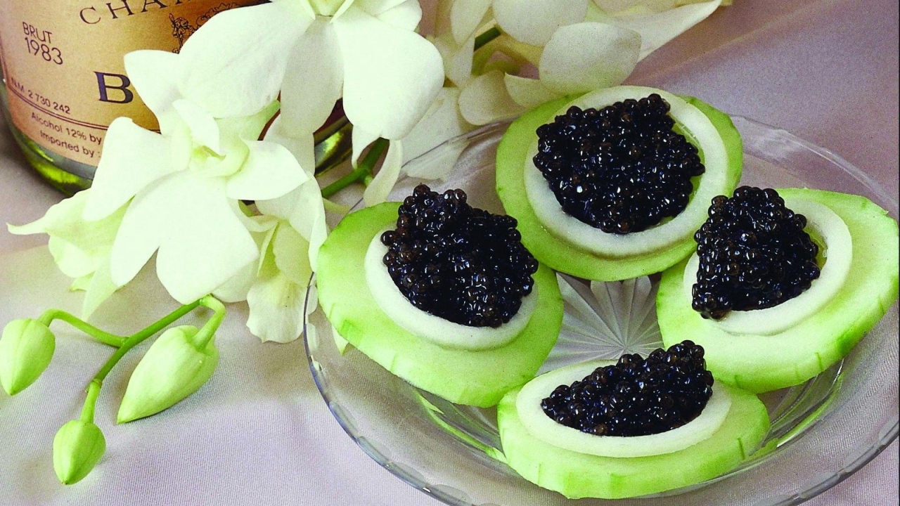 Бутерброды с черной икрой