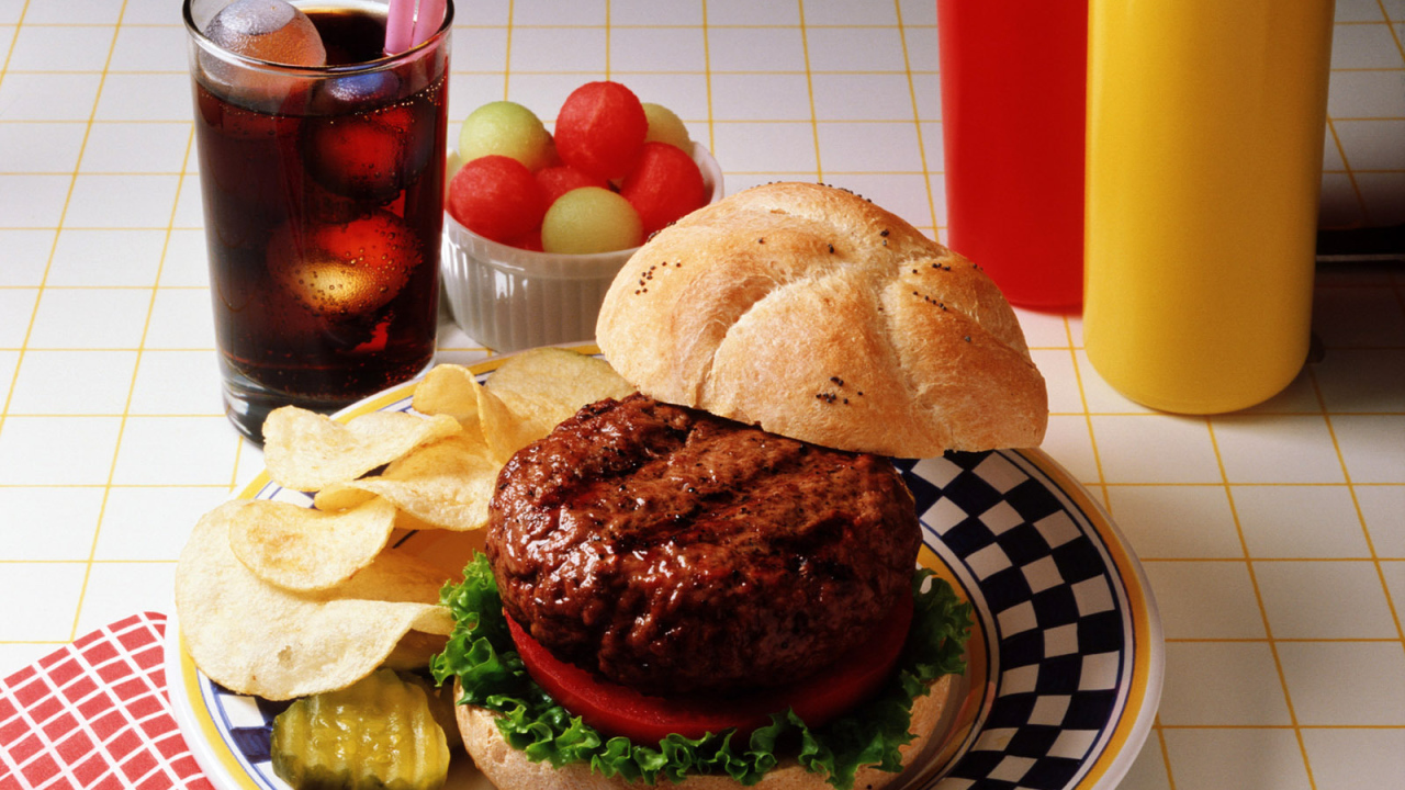 Гамбургер с чипсами