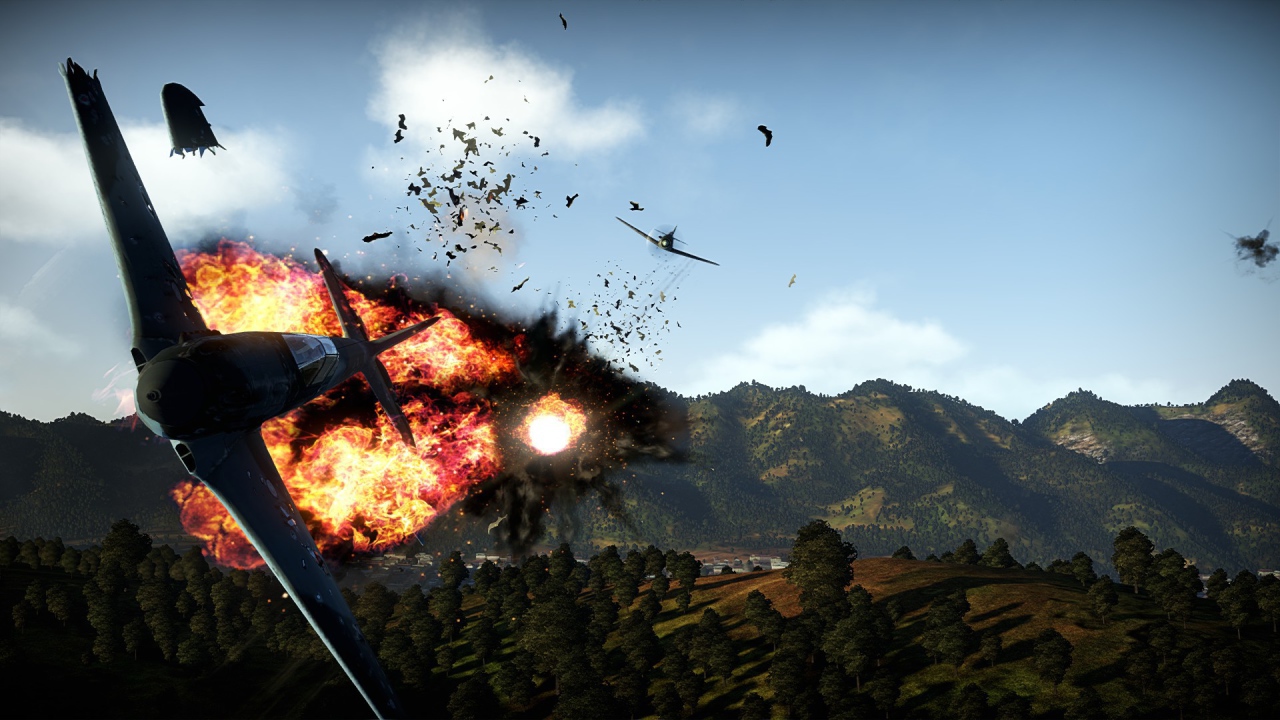 War Thunder самолет сильно пострадал