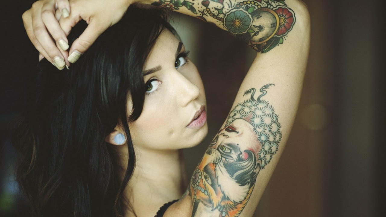 Рука с татуировкой