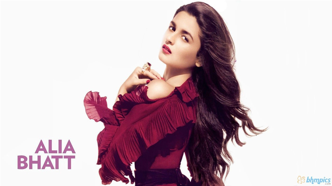 Актриса Алия Батт