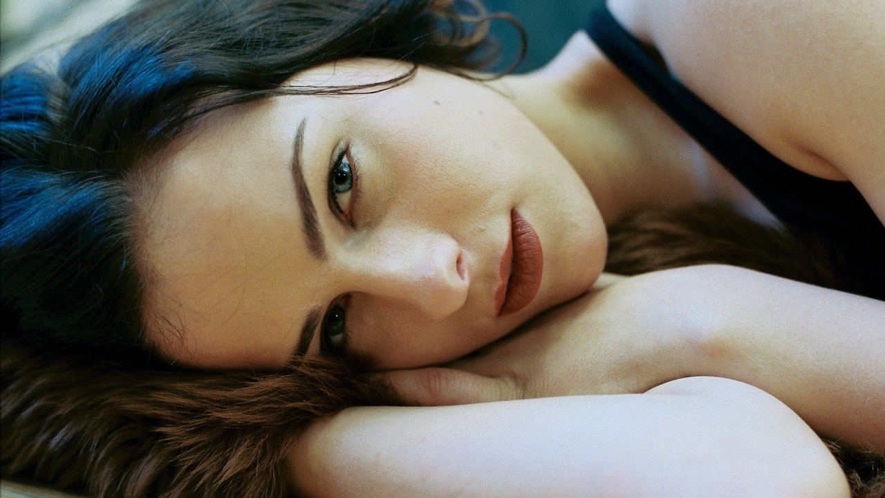 Женщина с голубыми глазами