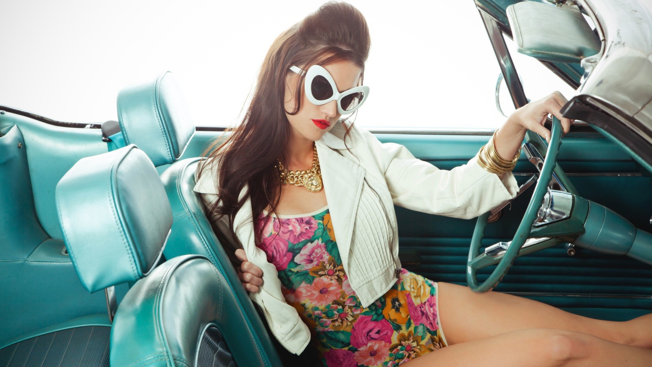 Модель в авто