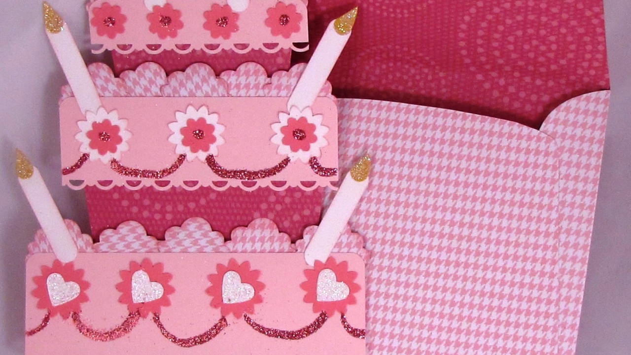Открытка на день рождения в форме торта