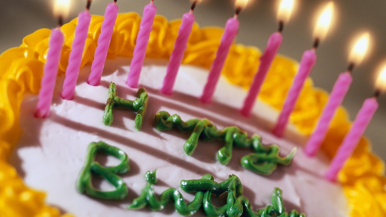 Торт с зелёной надписью на день рождения