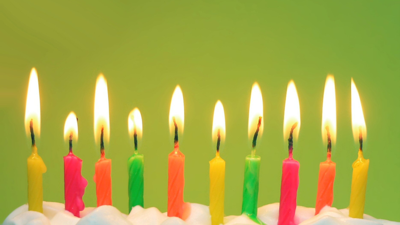 Разноцветные свечи на день рождения