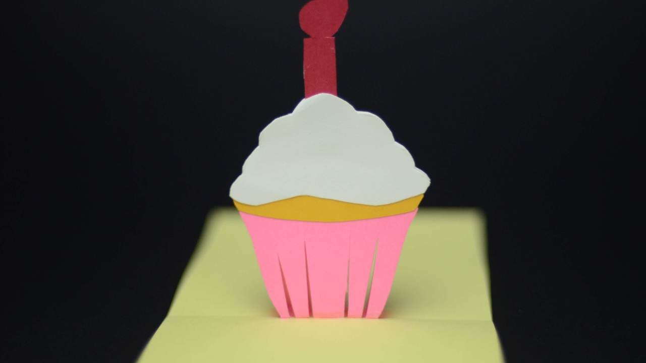 Бумажный кекс на день рождения