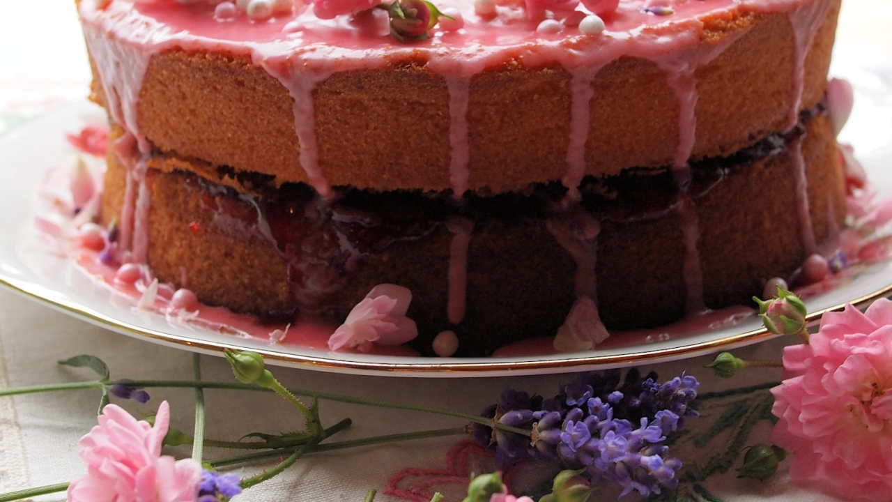 Большой торт ко дню рождения