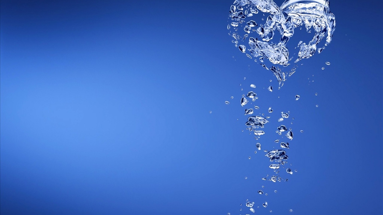 Сердечко из капелек воды