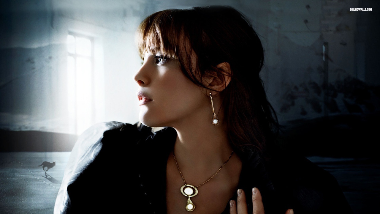 Актриса Лив Тайлер  брюнетка