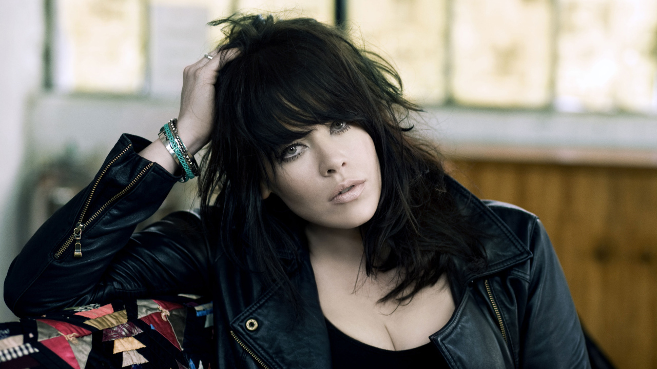 Alex Hepburn задумалась