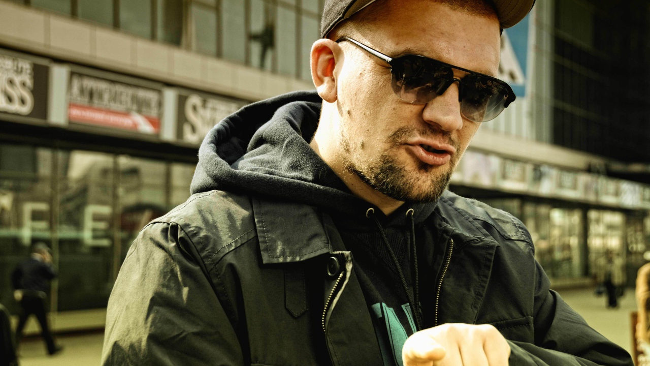 Basta в солнцезащитных очках