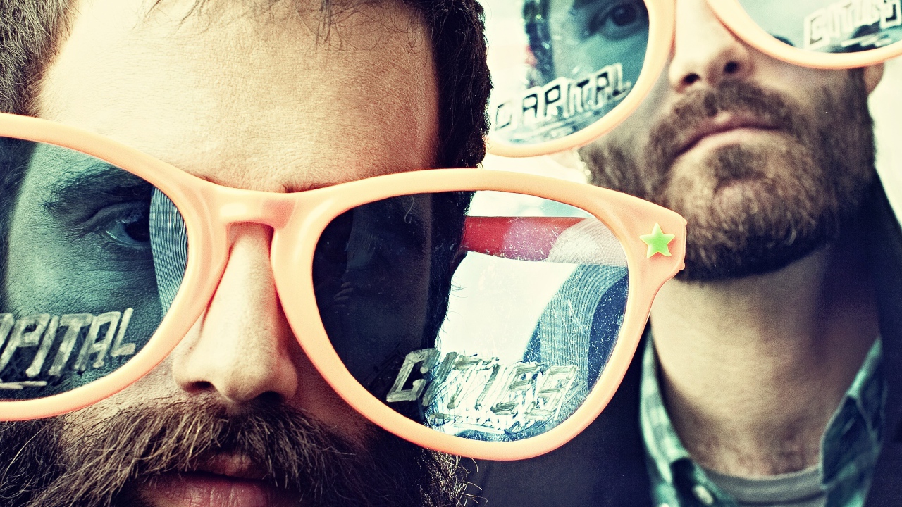 Capital Cities в очках