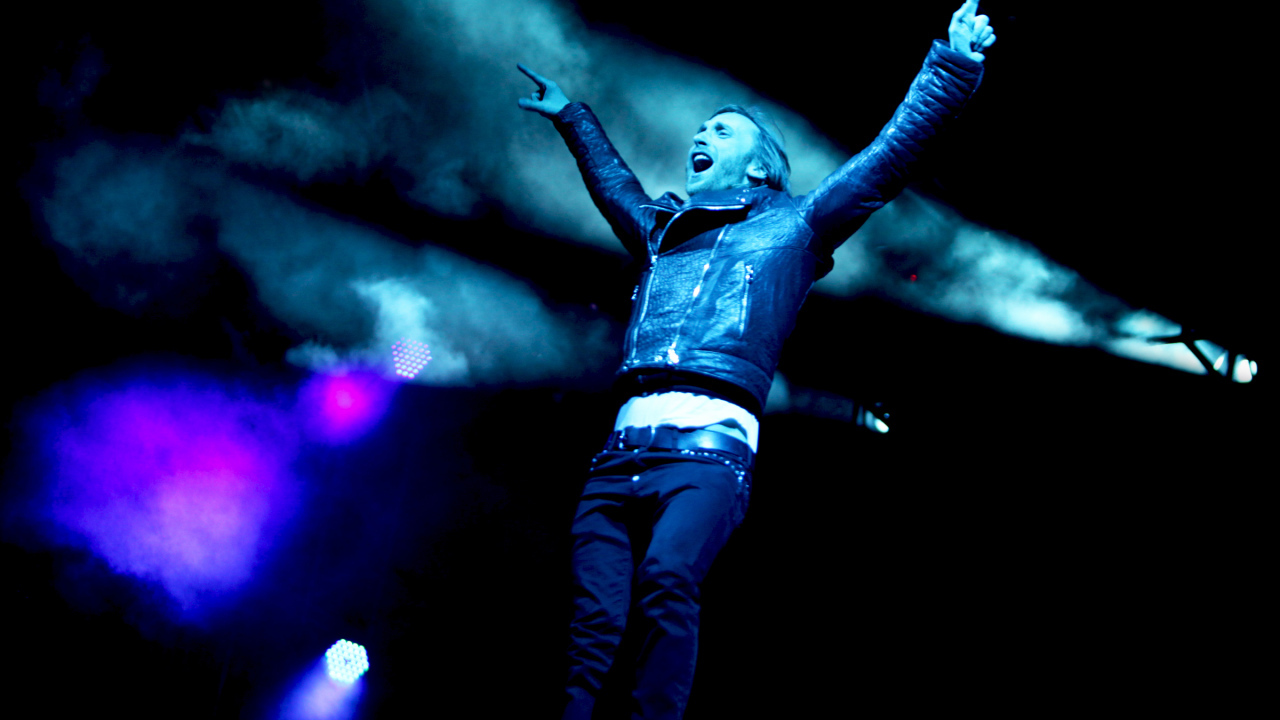 David Guetta в прыжке