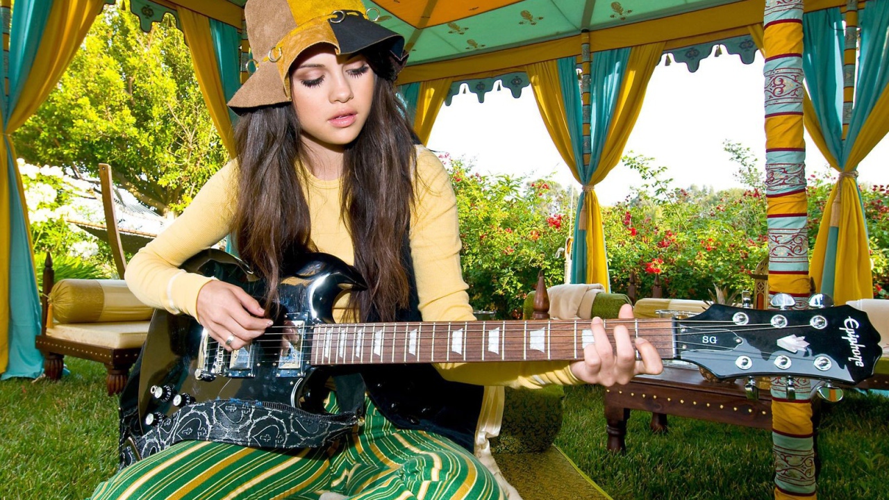 Гитарист Селена Гомез