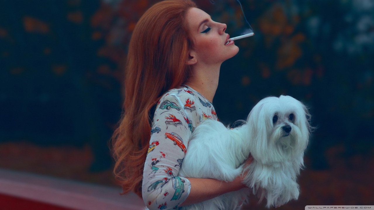 Lana Del Rey с щенком