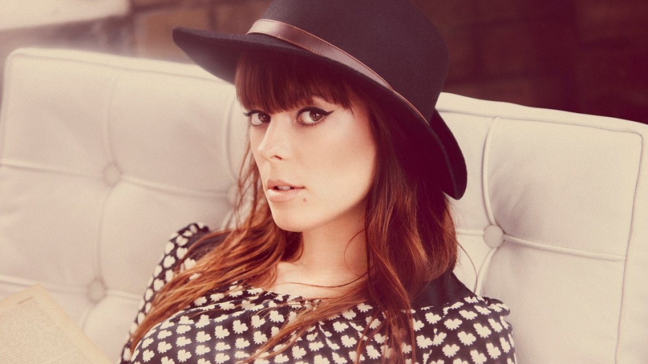 Ленка в черной шляпке