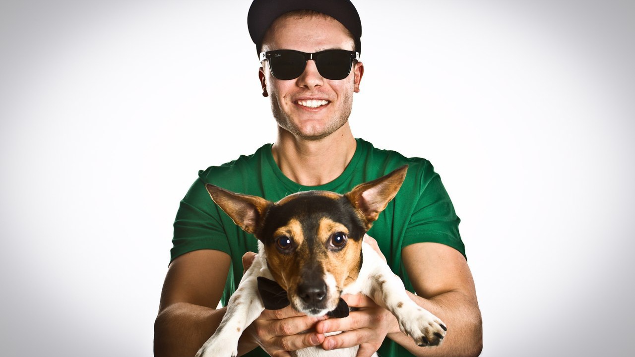 Макс Корж с собакой