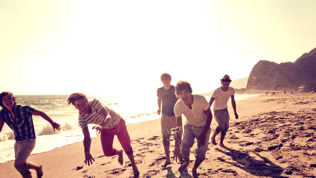 One Direction на пляже