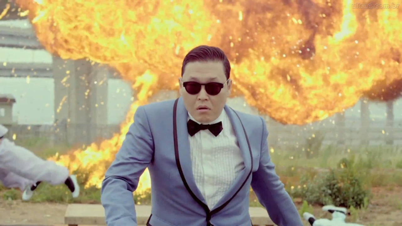 PSY на фоне взрыва