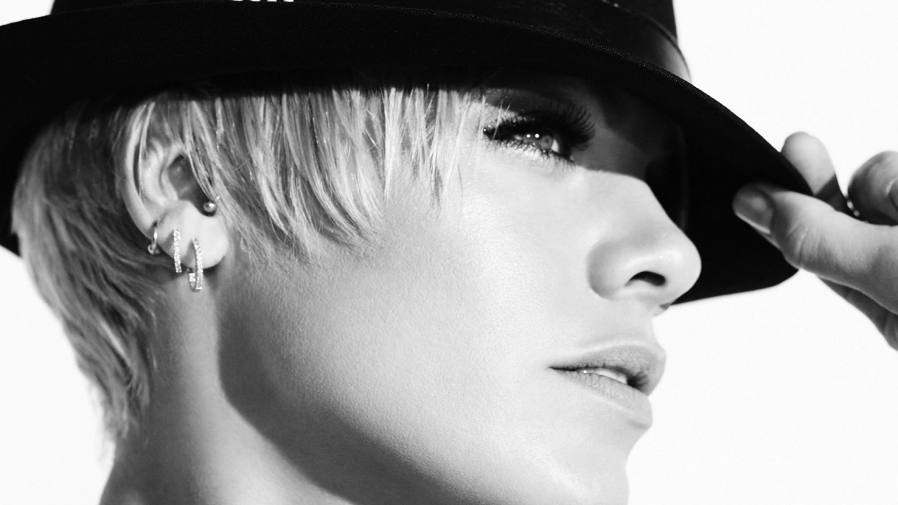 Pink в шляпке