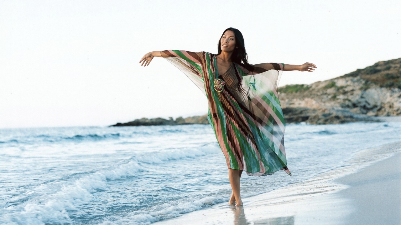 Певица у моря