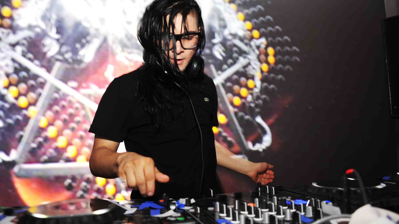 Skrillex играет новые треки
