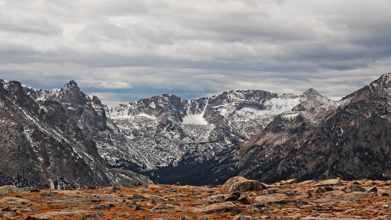 Вид на заснеженные горы