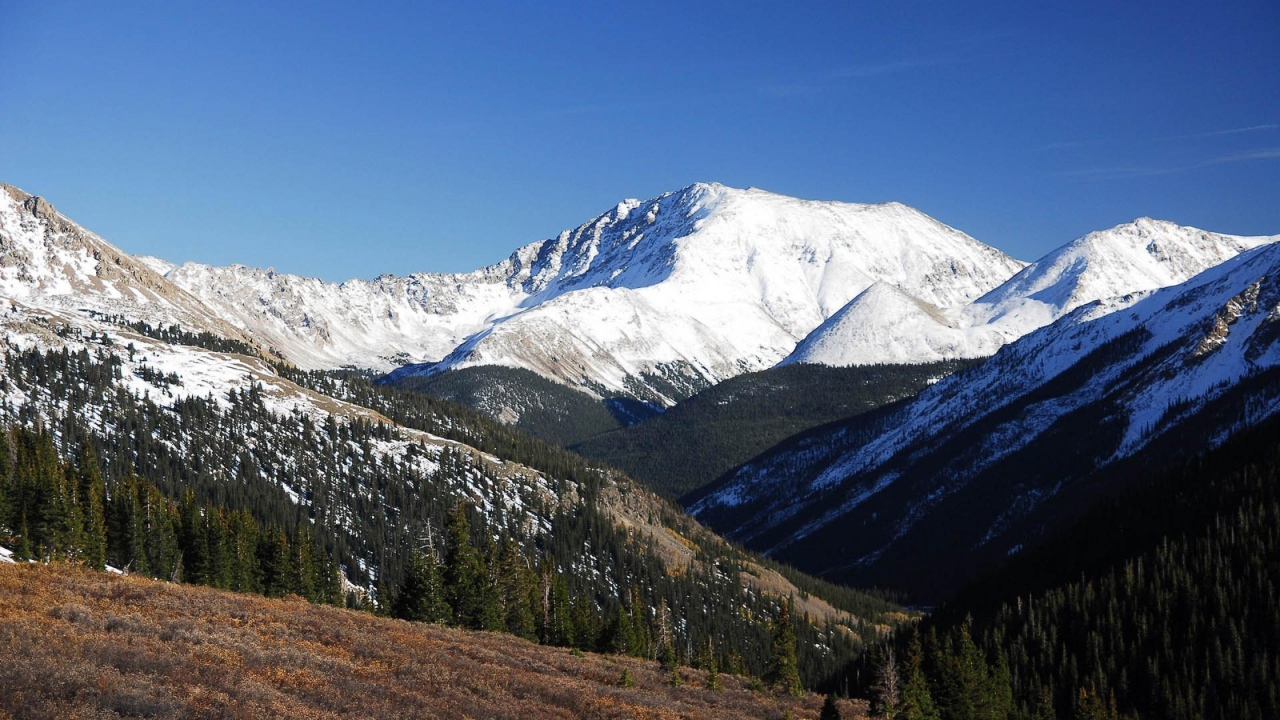 Белые горы на горизонте