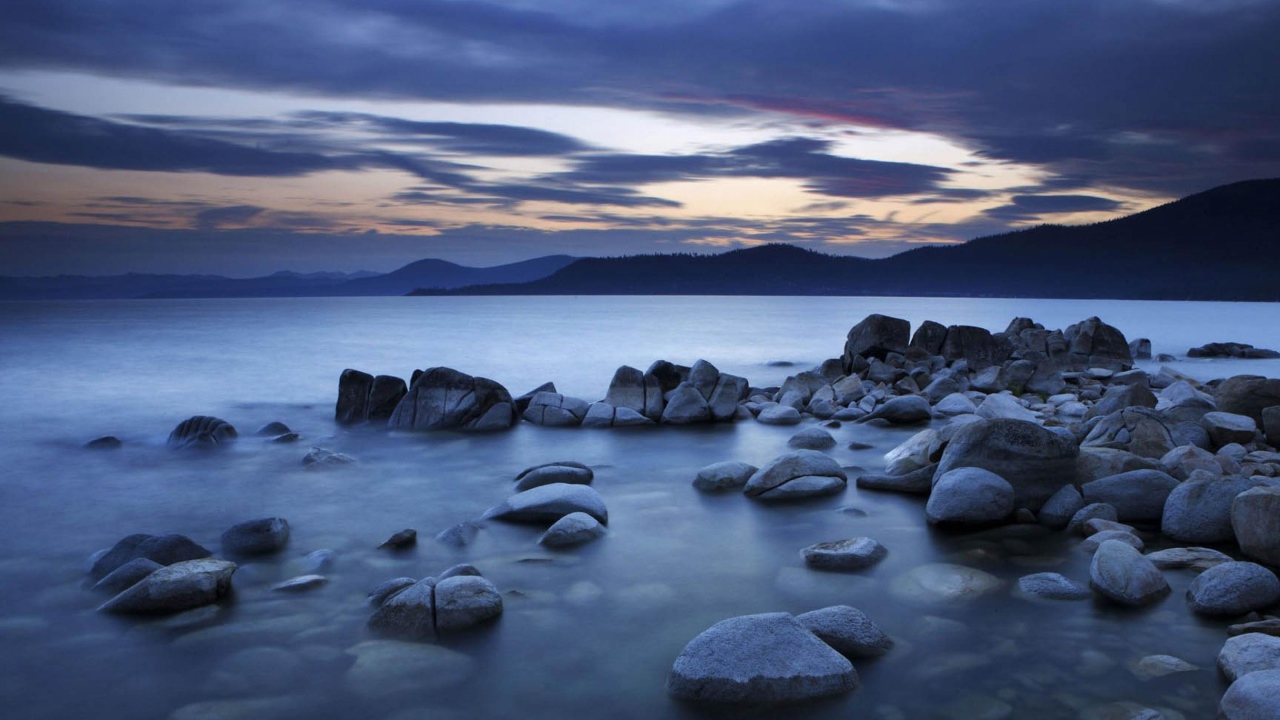 Сумерки на озере