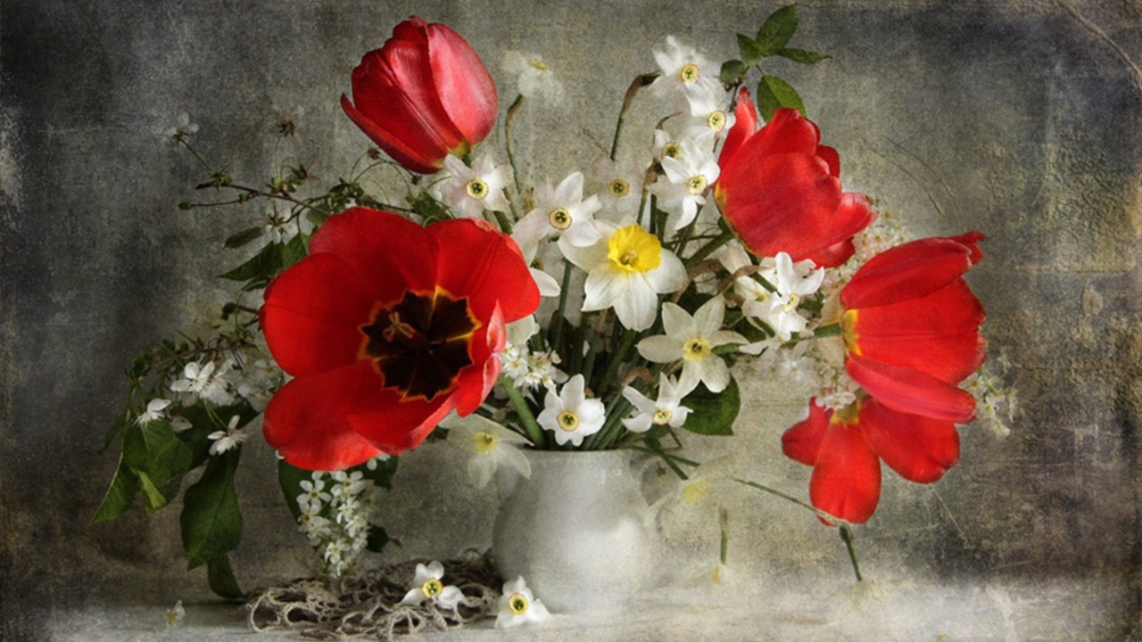 Букет в фарфоровой вазе