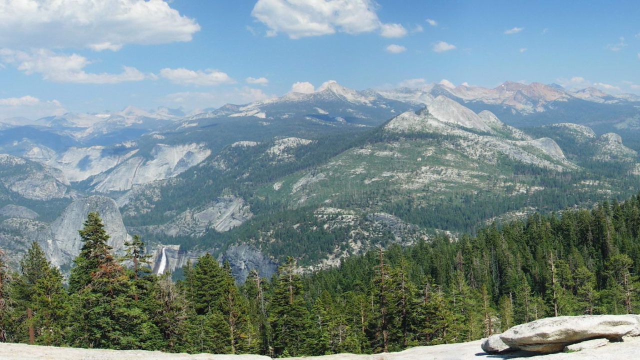 Панорама горных хребтов