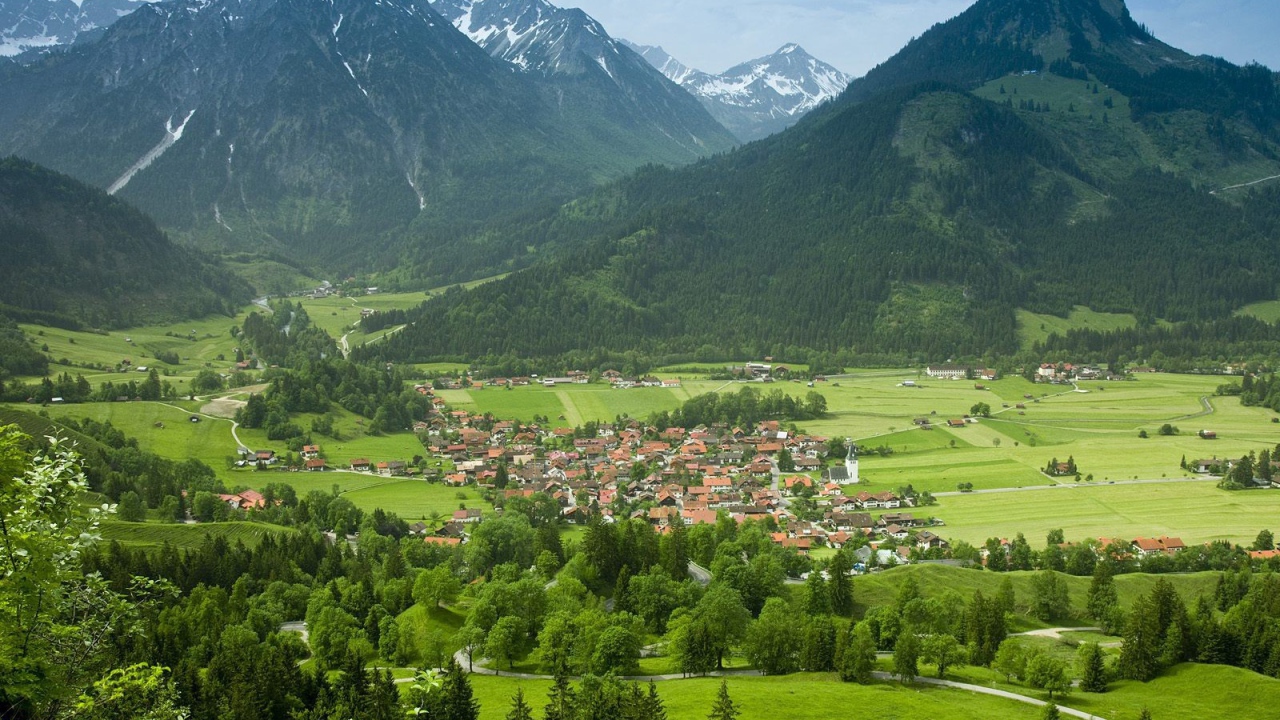 Селение в горной долине