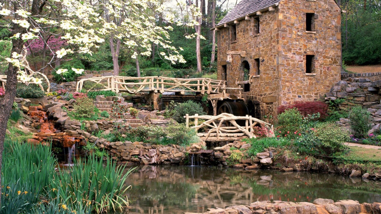 Старинная водяная мельница