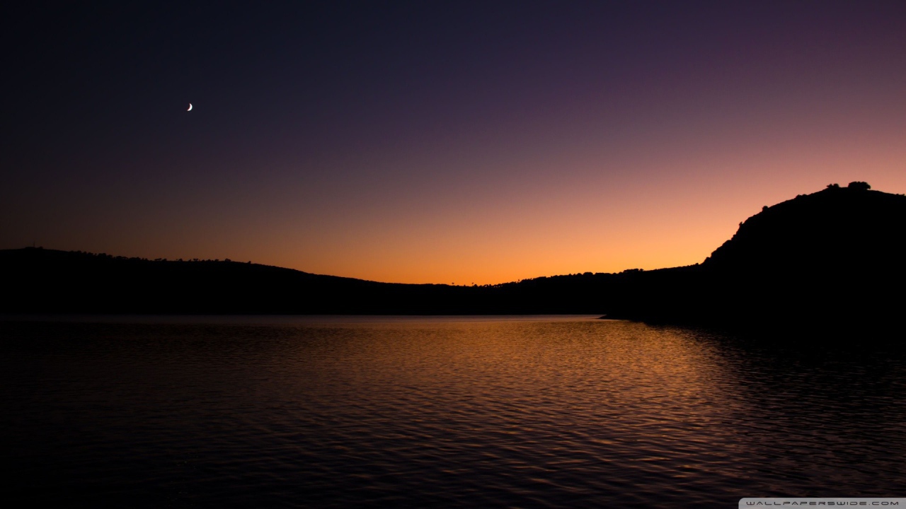 Закат с Луной на небе