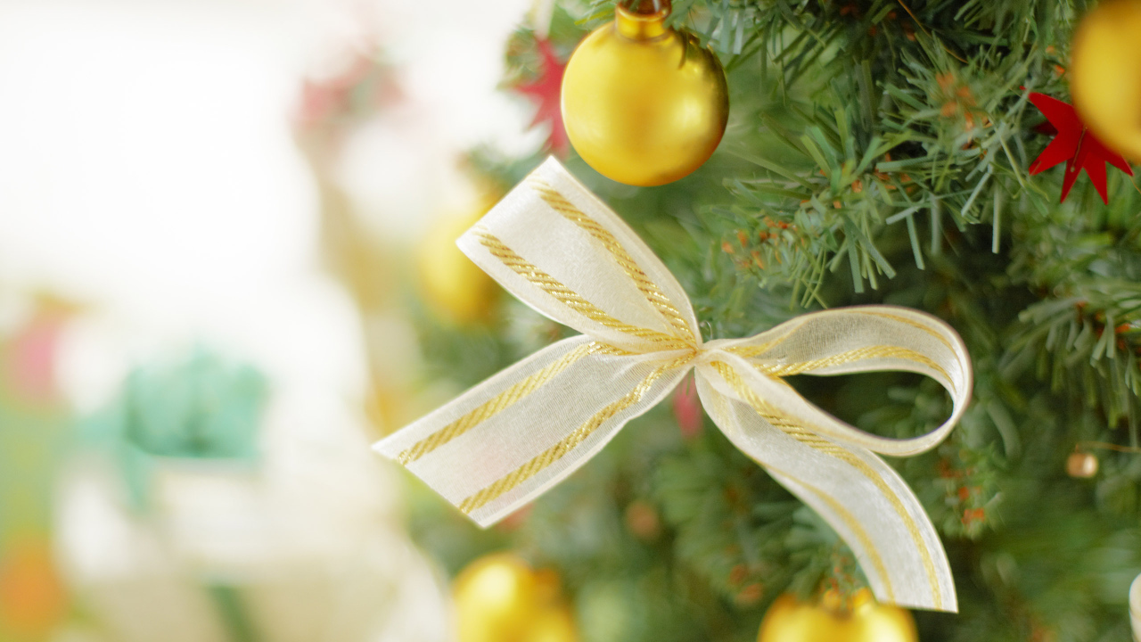 Красивая елочка на Новый 2014 Год лошади