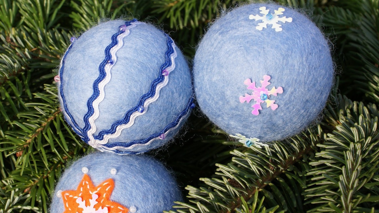 Eлочные игрушки из шерсти