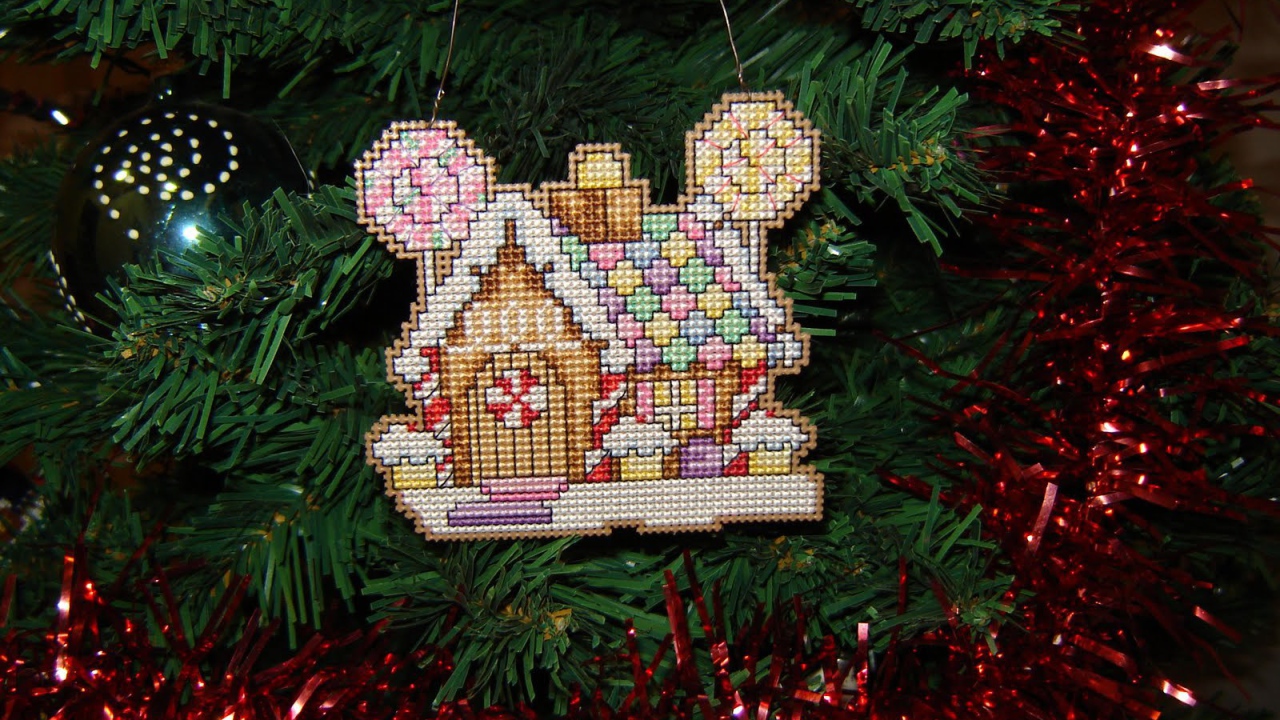 Елочная игрушка домик